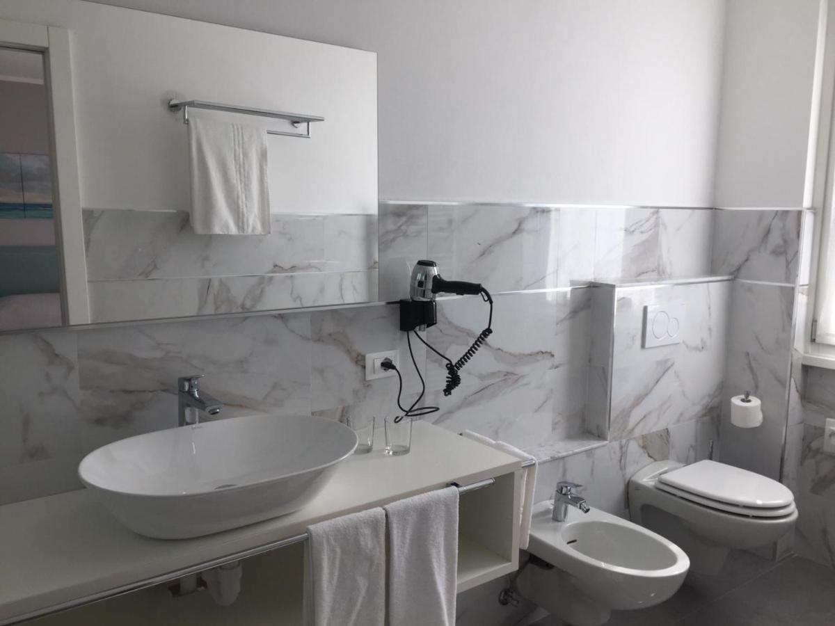 מנרבה דל גארדה La Quiete Park Hotel מראה חיצוני תמונה