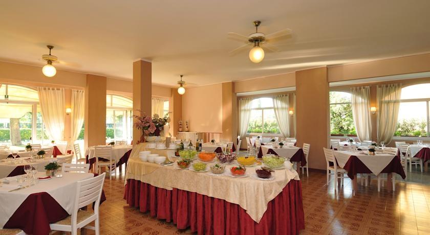 מנרבה דל גארדה La Quiete Park Hotel מראה חיצוני תמונה