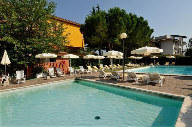 מנרבה דל גארדה La Quiete Park Hotel מראה חיצוני תמונה