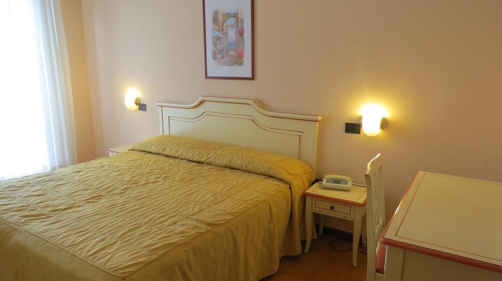 מנרבה דל גארדה La Quiete Park Hotel מראה חיצוני תמונה