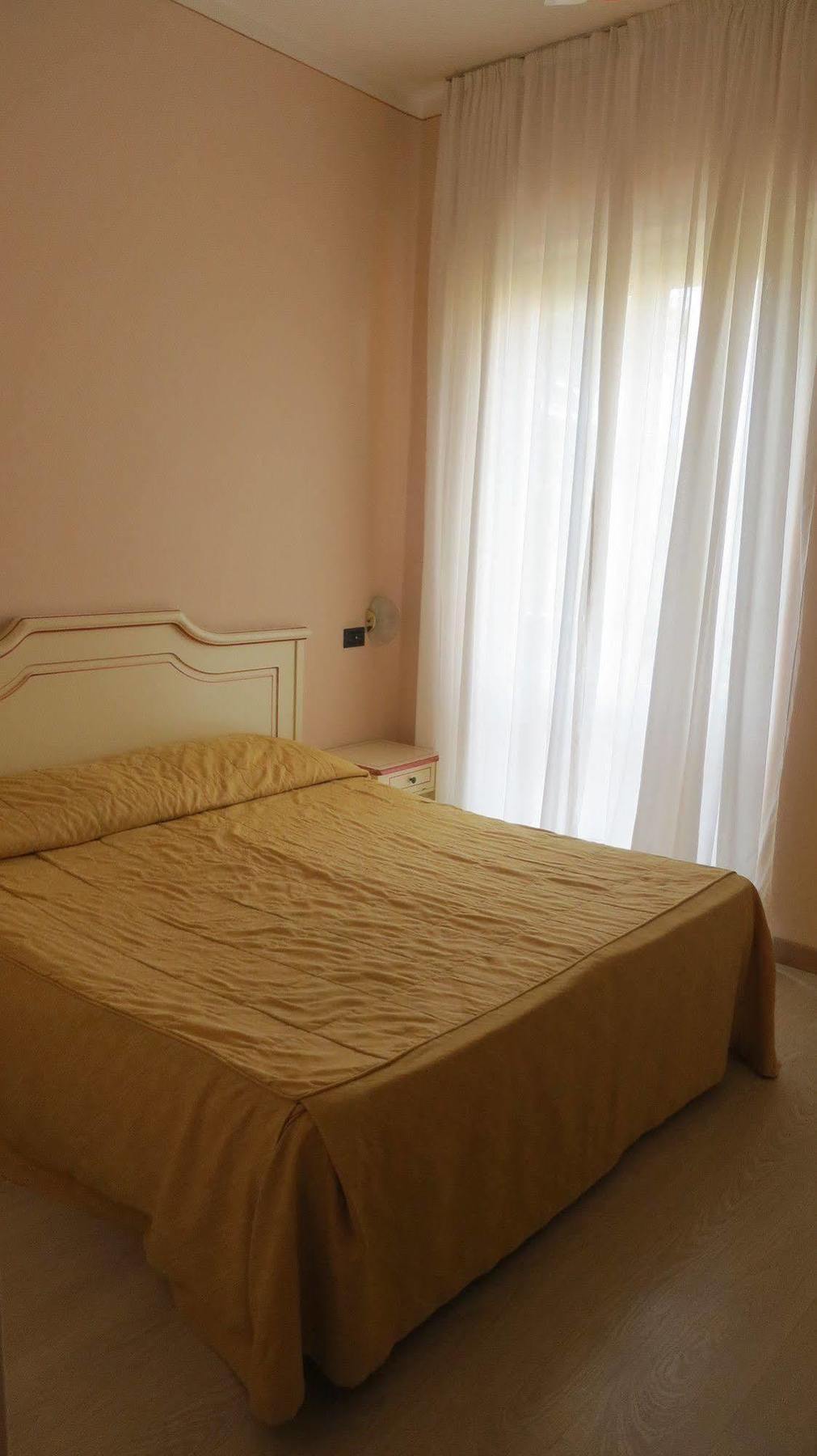 מנרבה דל גארדה La Quiete Park Hotel מראה חיצוני תמונה