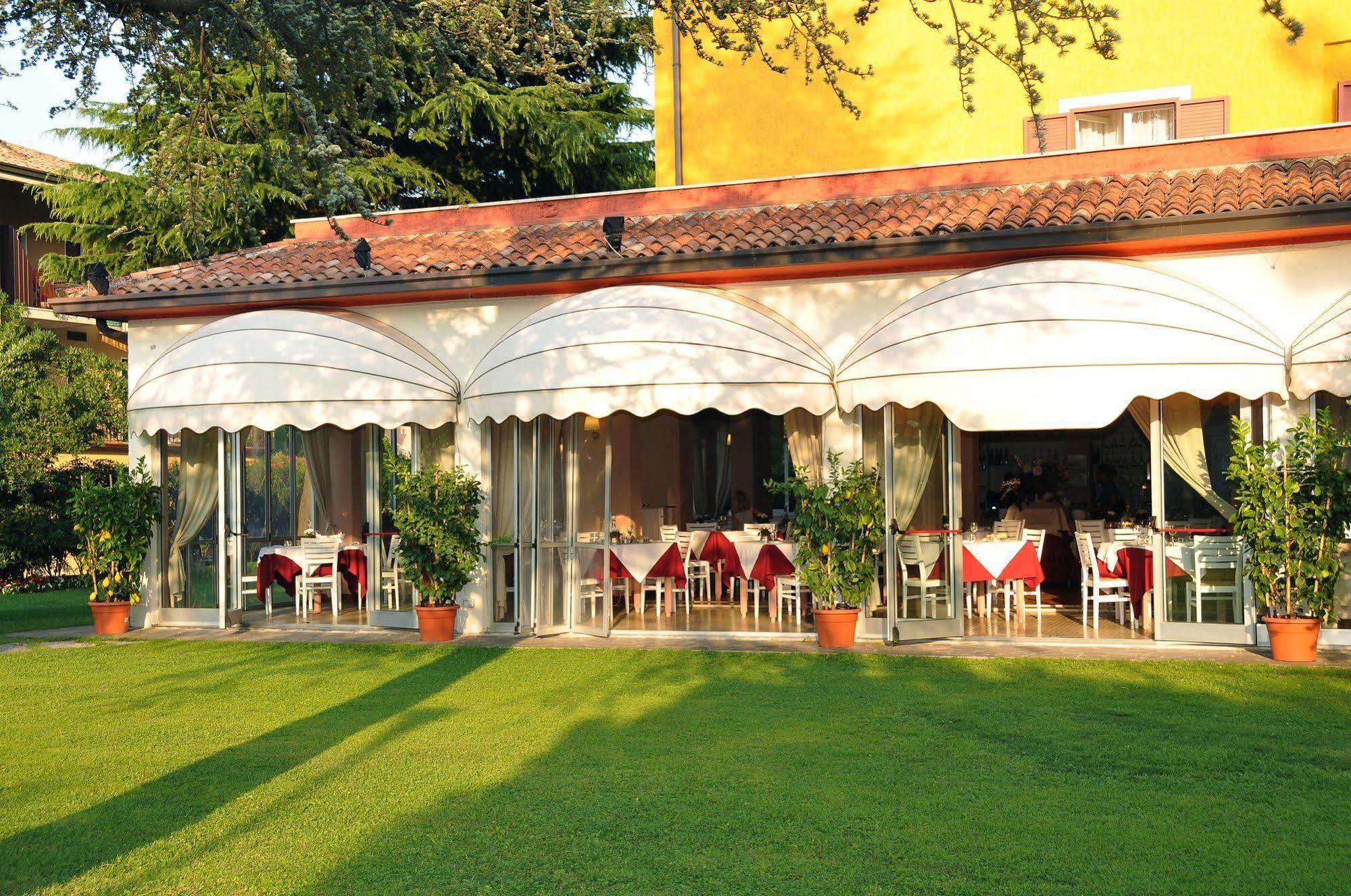 מנרבה דל גארדה La Quiete Park Hotel מראה חיצוני תמונה